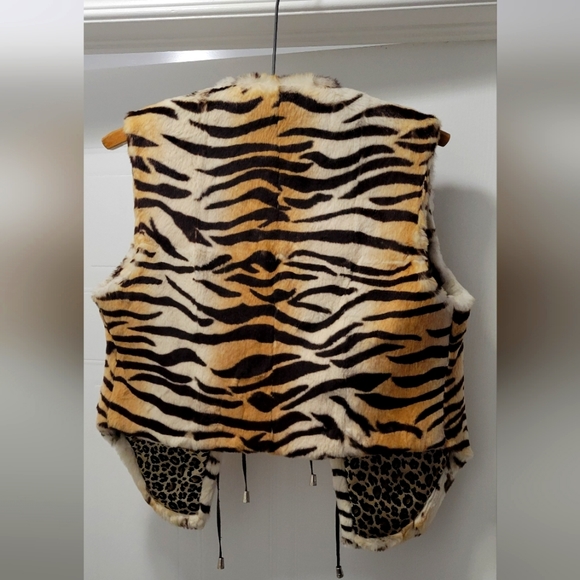 RABBIT Vest w/ Tiger Print - Picture 1 of 2